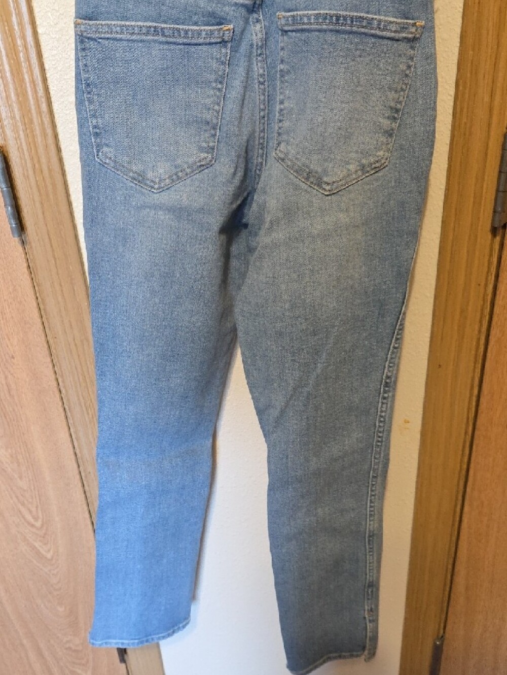 GAP Women’s High Rise Jeans - Light Blue Wash - Picture 4 of 6